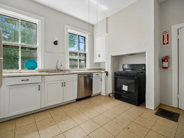 113 Park Pl — Photo 16