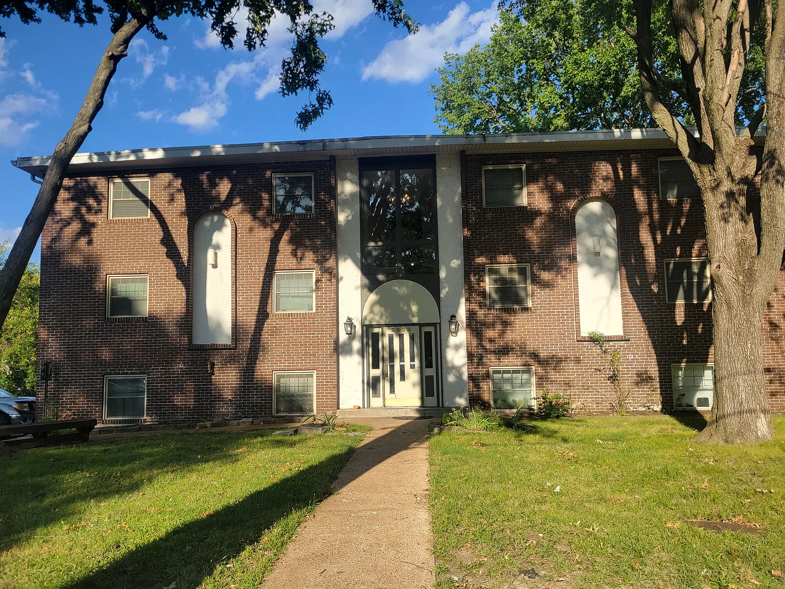 Roseland Terrace Apartments — Photo 1