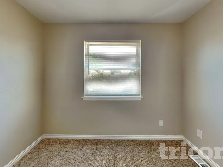 1392 S Akron Ct — Photo 9