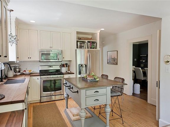 5th image of 441 E Washington St