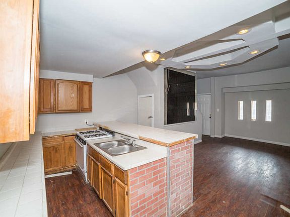 5th image of 750 N Central Ave