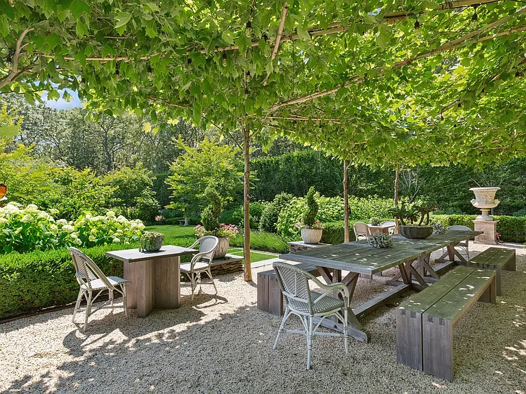 371 Sag Harbor Tpke — Photo 43