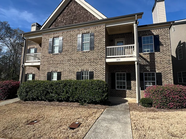 1071 Middleton Ln — Photo 1