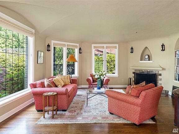 2nd image of 2814 W Park Dr E