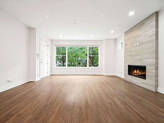 4th image of 3520 N Bosworth Ave #1