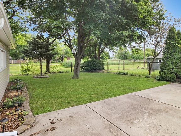 4th image of 9341 Ellen Dr