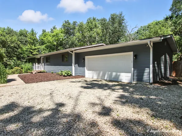 3214 Edgewood Dr, Wonder Lake, IL 60097