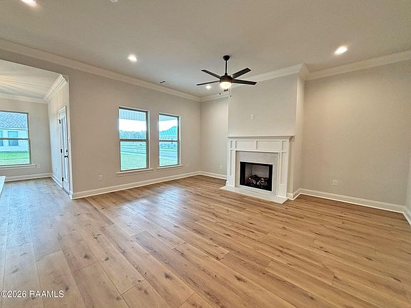 3rd image of 119 Nandina Dr