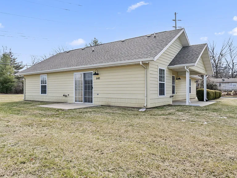 640 E Sunset St — Photo 22