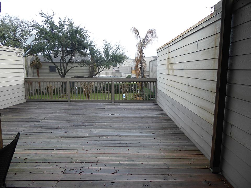 2nd floor private deck