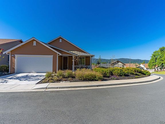 2nd image of 527 Spyglass Cir #6