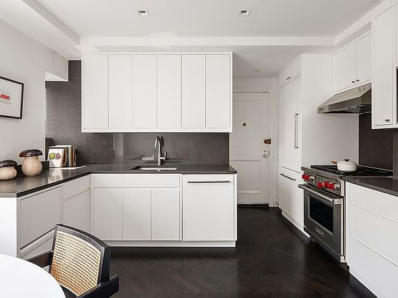 4th image of 49 E 86th St #17C