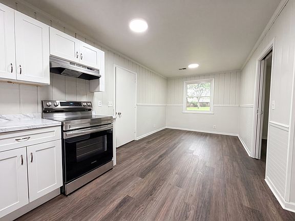 5th image of 211 Isaac Dr