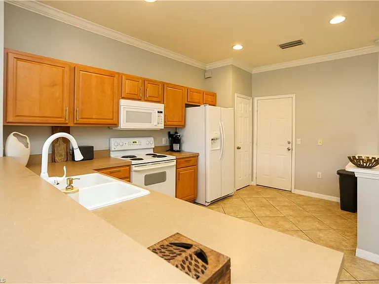 960 Hampton Cir #80 — Photo 22