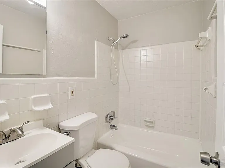 1341 W Point Dr #1 — Photo 6