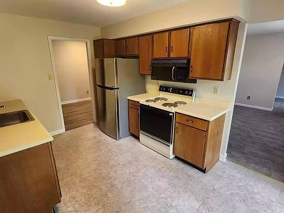 4th image of 300 Chapel Ct Unit 323