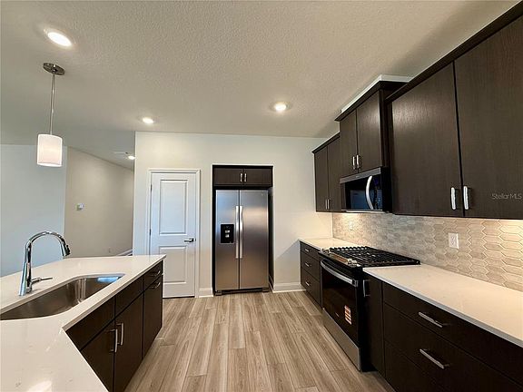 5th image of 53 Signet Cir