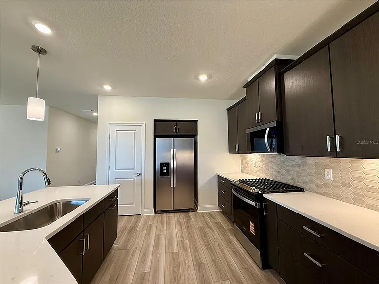 53 Signet Cir — Photo 5