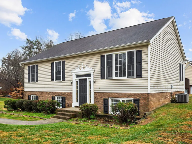 6818 Salem Quarter Rd — Photo 5