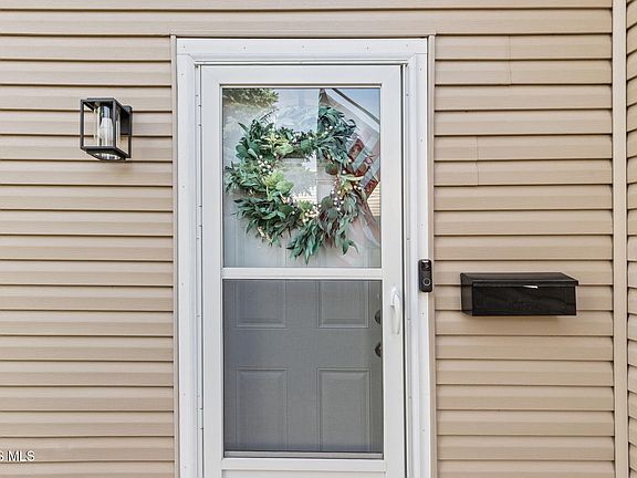 5th image of 108 Chestnut St