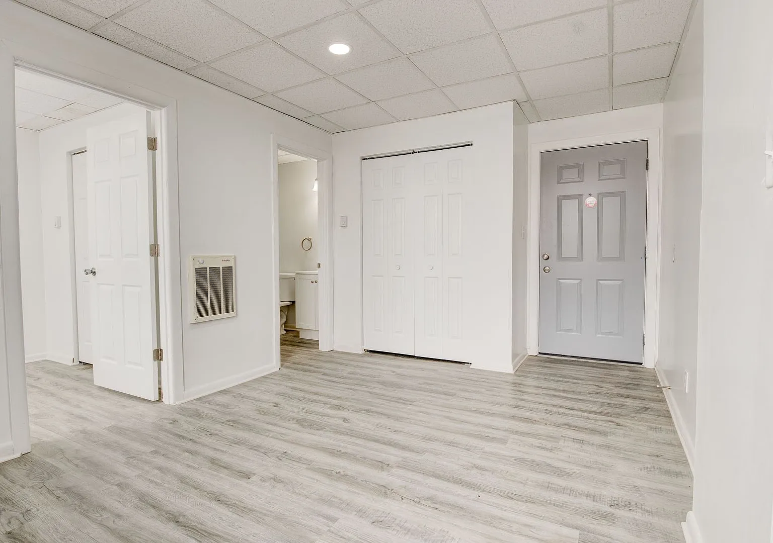 Central Plaza Apartments — Photo 3