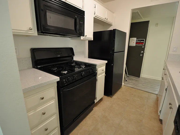 11035 Otsego St — Photo 25