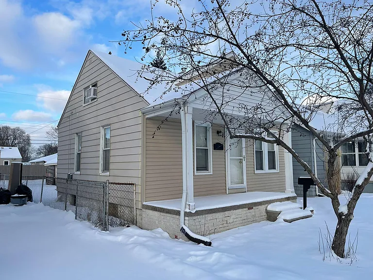 1520 Gregory Ave — Photo 1