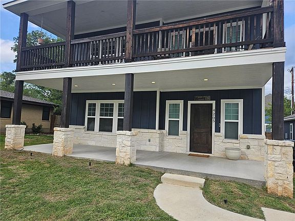 2nd image of 4205 Aspen St