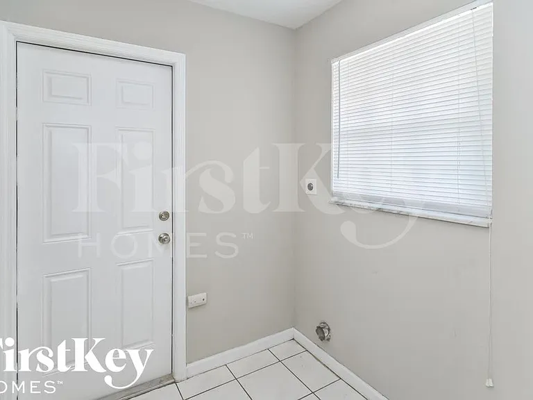 1204 NW 5th St — Photo 7
