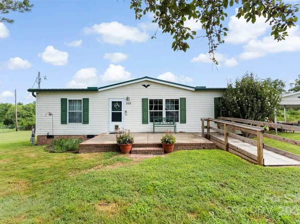 223 Green Meadows Dr, Kings Mountain, NC 28086