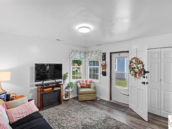 5th image of 1818 S Carr Ave