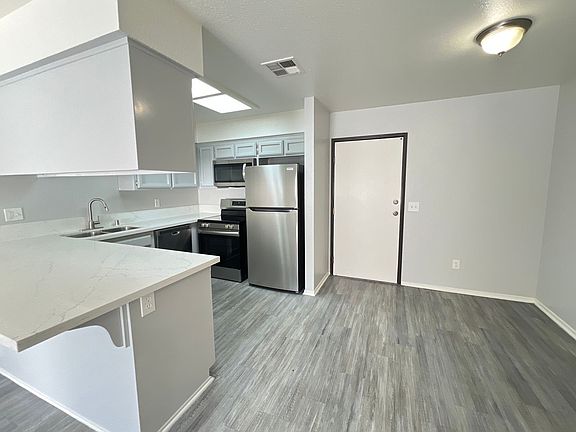 5th image of 8702 Lyn River Ct #3