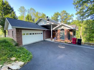 1105 Cliffs Edge Rd, East Bernstadt, KY 40729