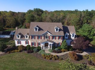 10 Deer Run, Lebanon, NJ 08833