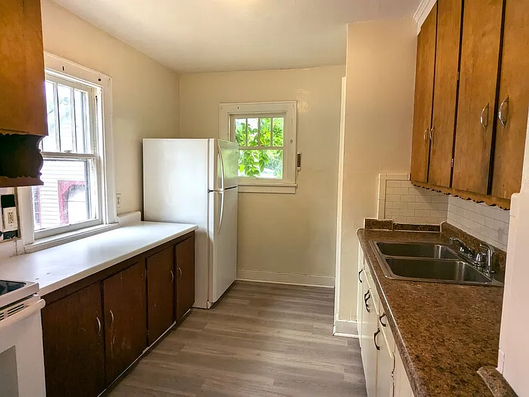 1042 Ada Ave — Photo 4