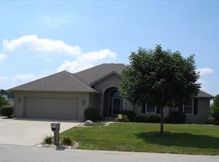 106 Brookside Glen Dr, Sherman, IL 62684
