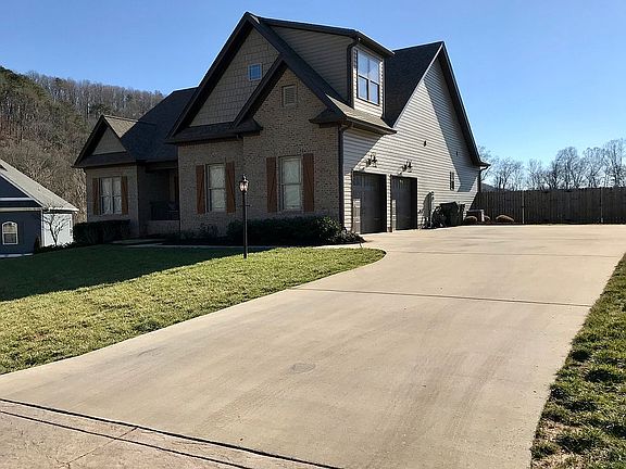 2nd image of 136 Blue Heron Dr NW