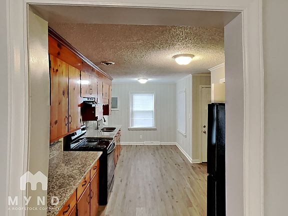 3rd image of 2301 Azalea Dr