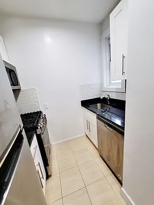 Rented by Azure Realty NY LLC | media 9