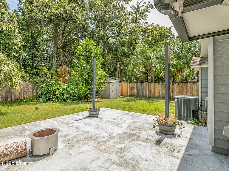 8621 Goodbys Trace Dr — Photo 35