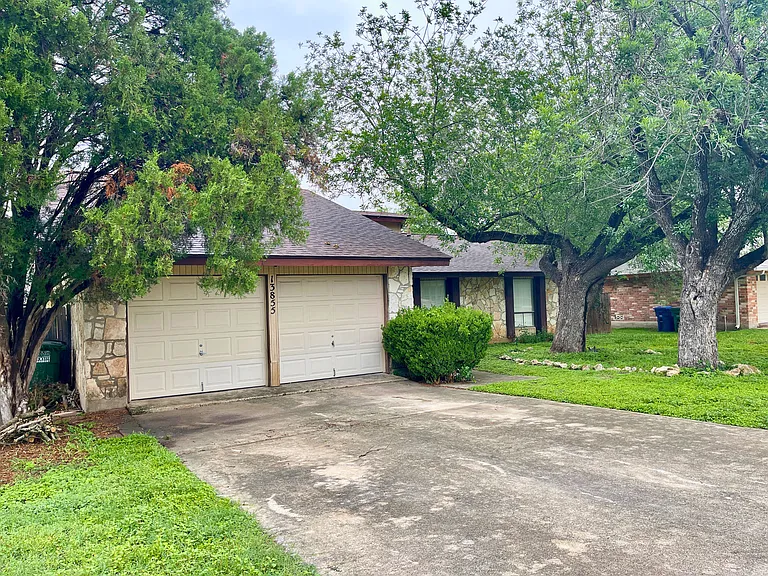 13855 Brook Hollow Blvd — Photo 3