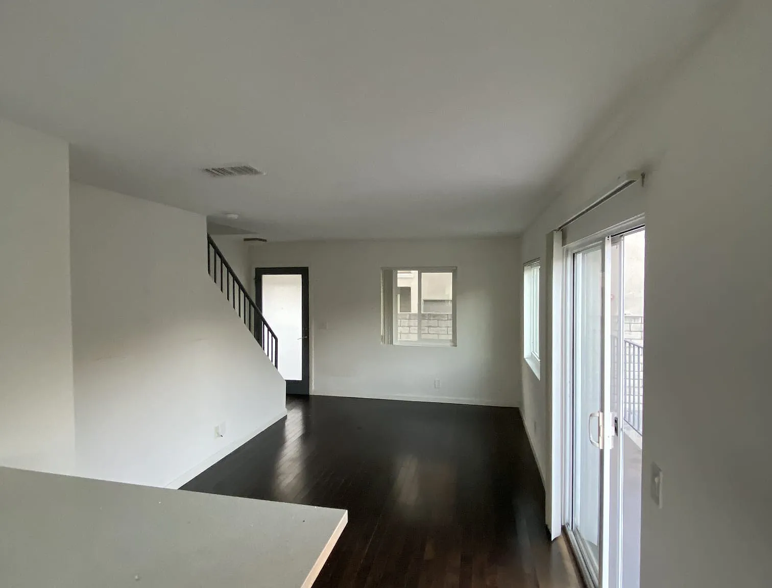 2 bed, 2.5 bath, 900 sqft, $3,599 — Photo 2