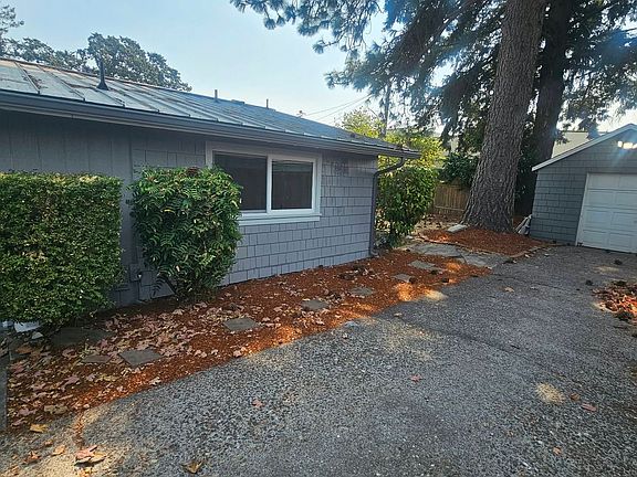 3rd image of 2384 Adams St SE