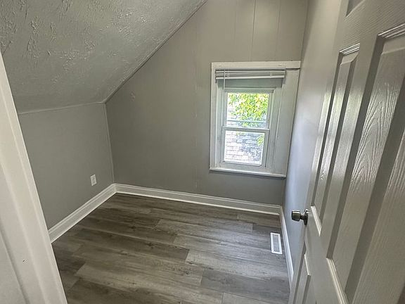 3rd image of 1082-1084 E 16th Ave