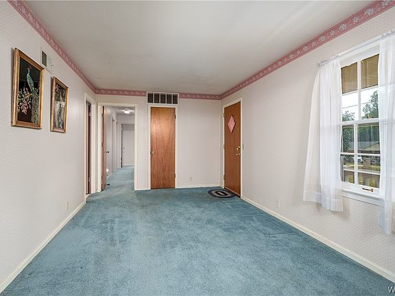 3rd image of 11 Highridge Cir