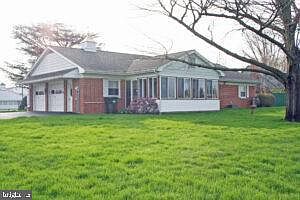 4th image of 1422 Lancaster Rd