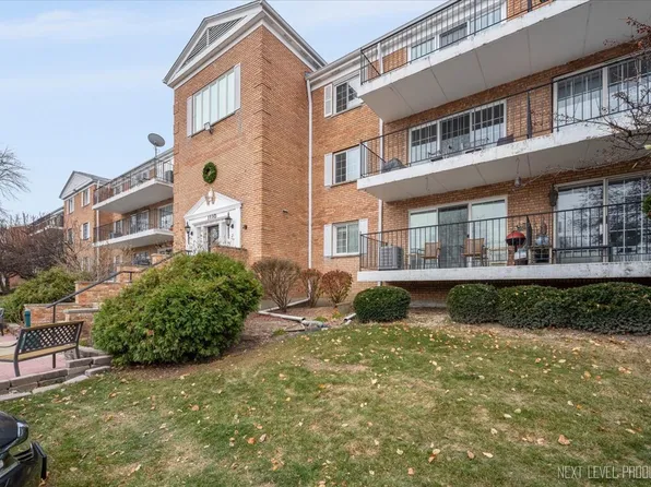 1110 N Farnsworth Ave APT 313, Aurora, IL 60505