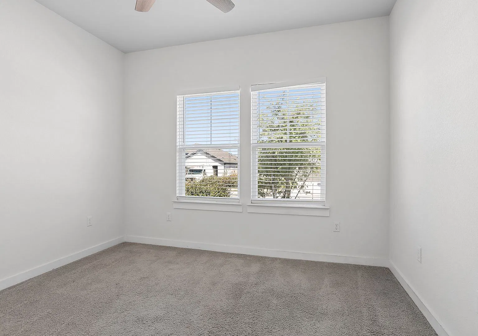 Beautiful 4 bedroom, 3.5 bathroom home in Buda — Photo 4