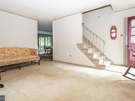 3rd image of 203 Wellington Dr