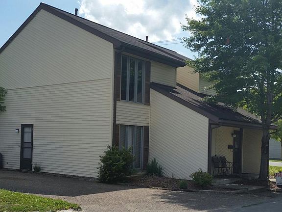 Townhouse with parking